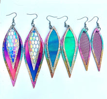 Load image into Gallery viewer, Tie Dye Feathers