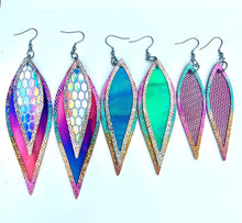 Load image into Gallery viewer, Tie Dye Feathers